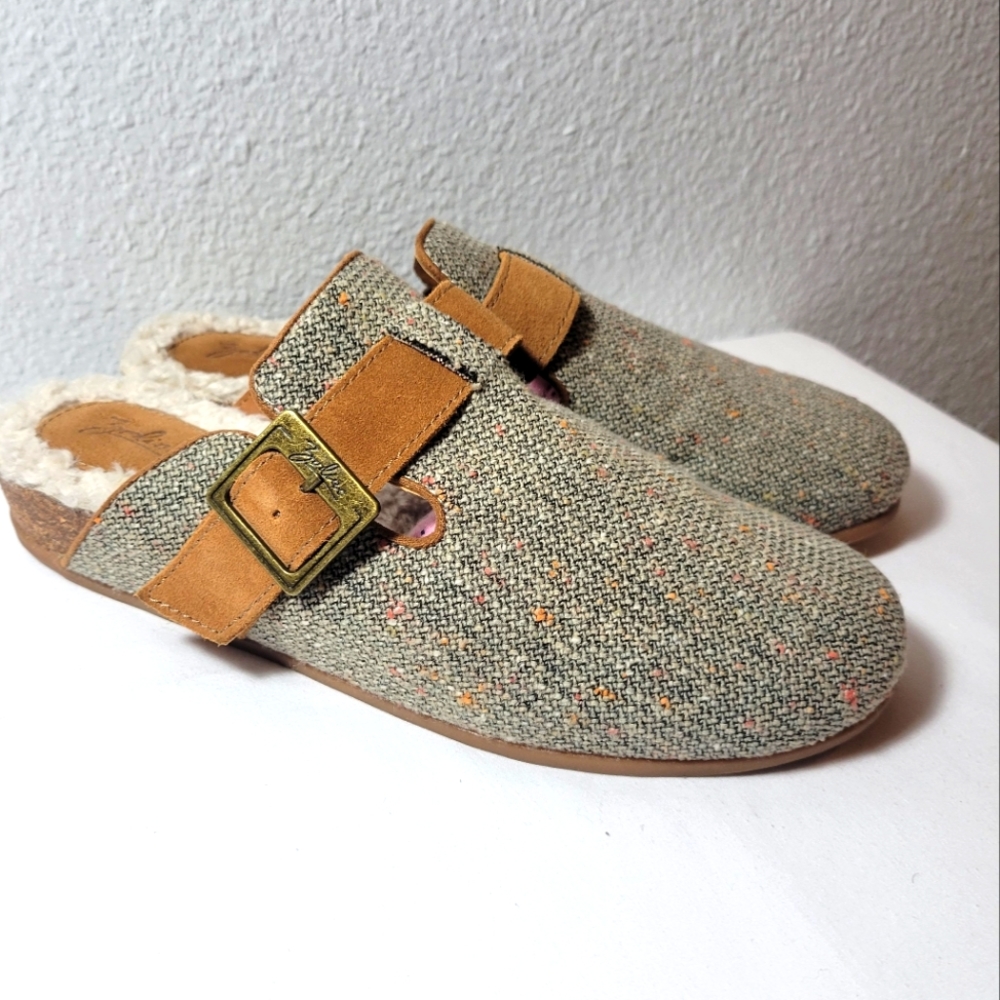 ZODIAC SHOES SIZE 7.5 M